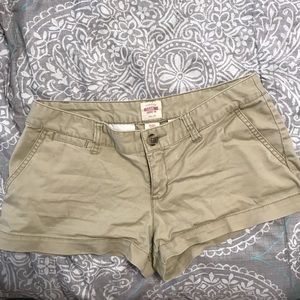 tan cargo short shorts